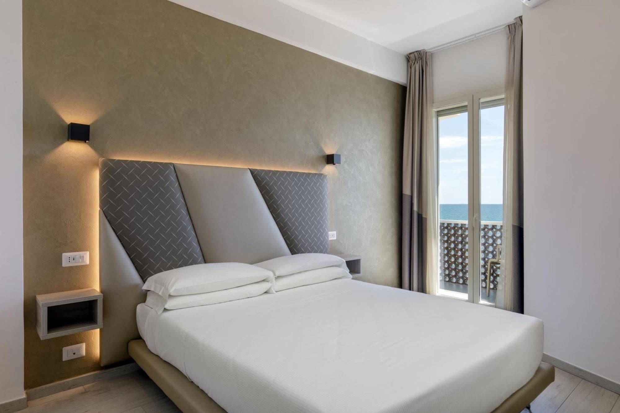 Hotel Tirreno Латина Экстерьер фото