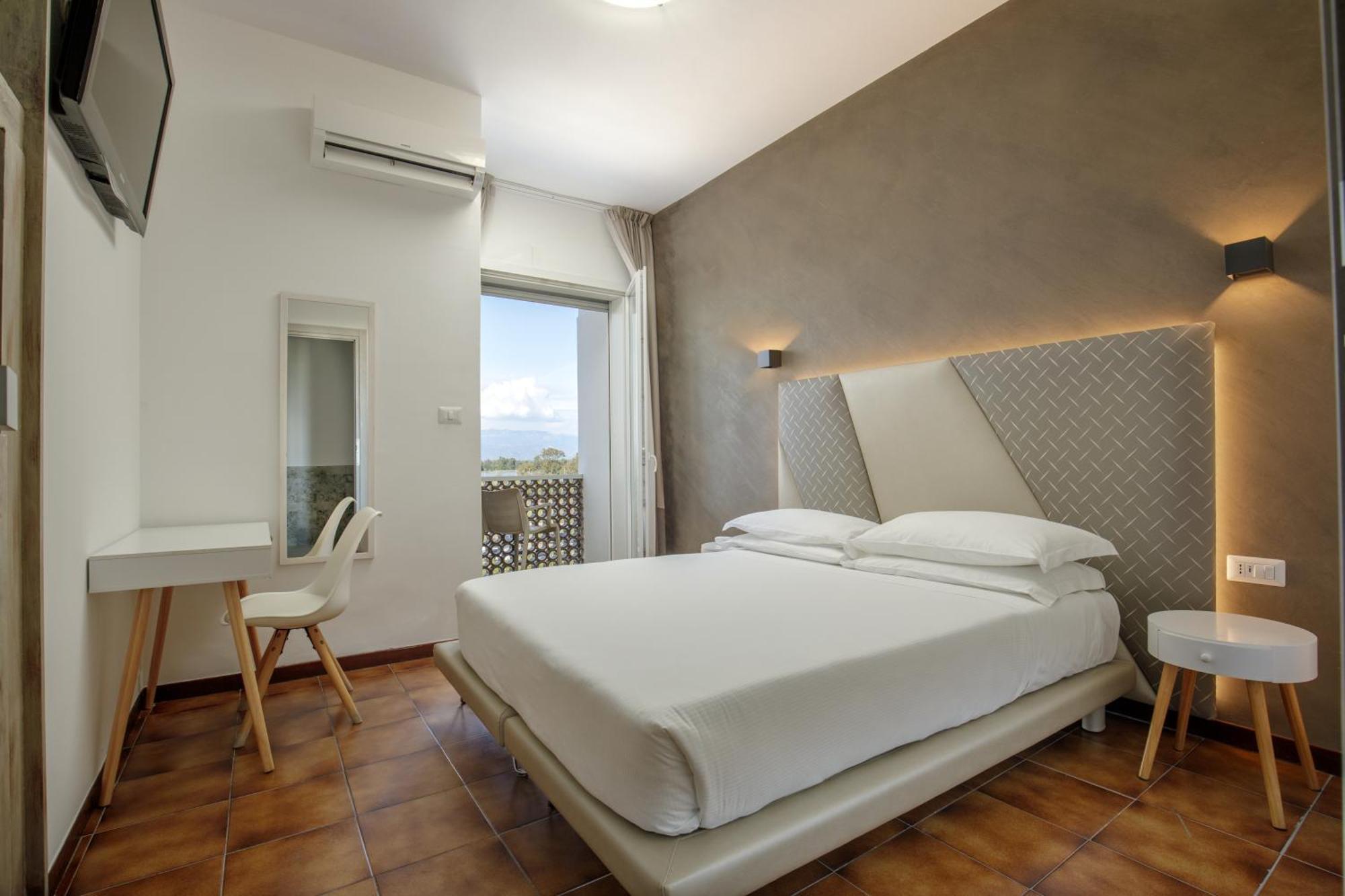 Hotel Tirreno Латина Экстерьер фото