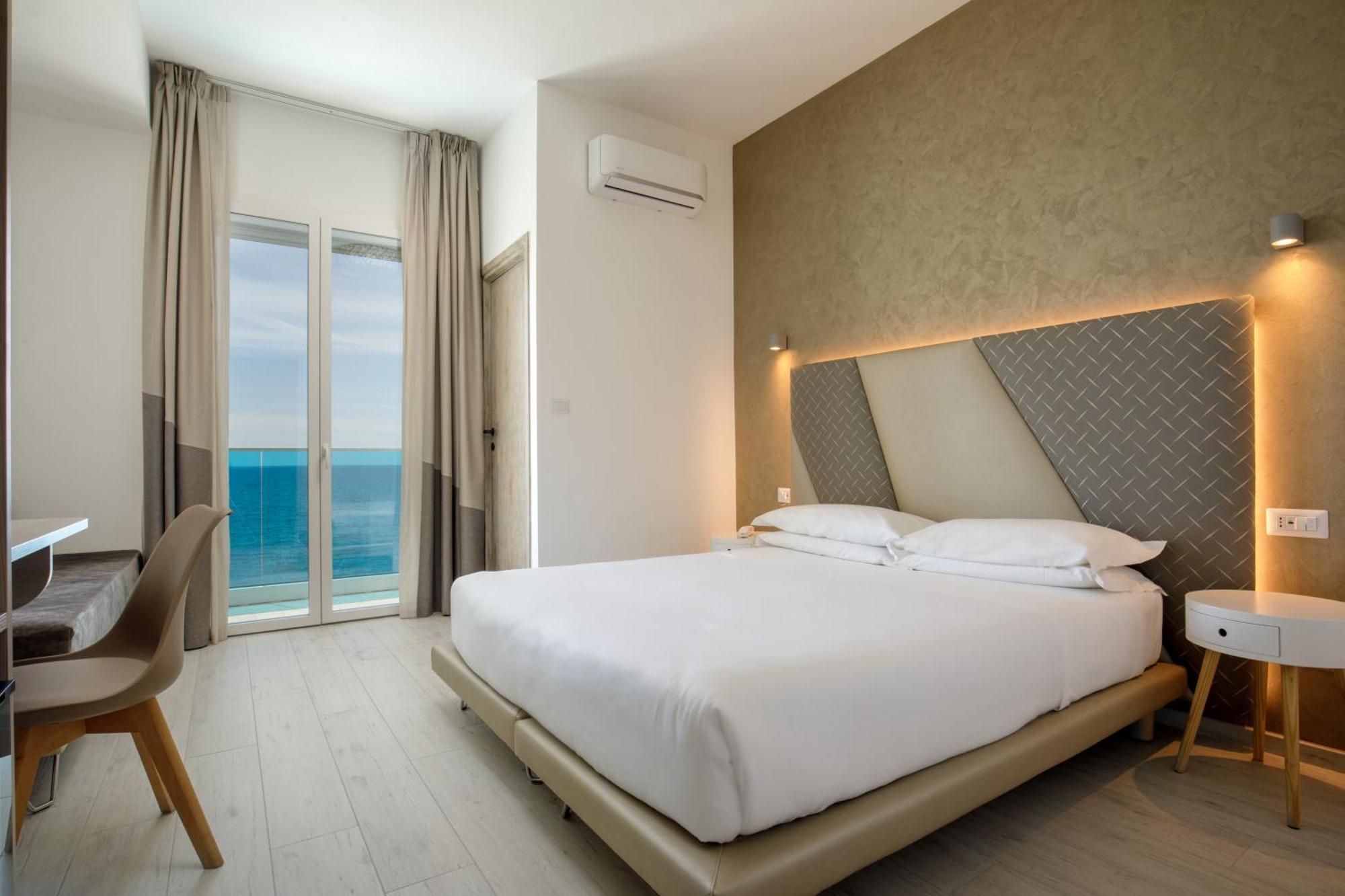 Hotel Tirreno Латина Экстерьер фото