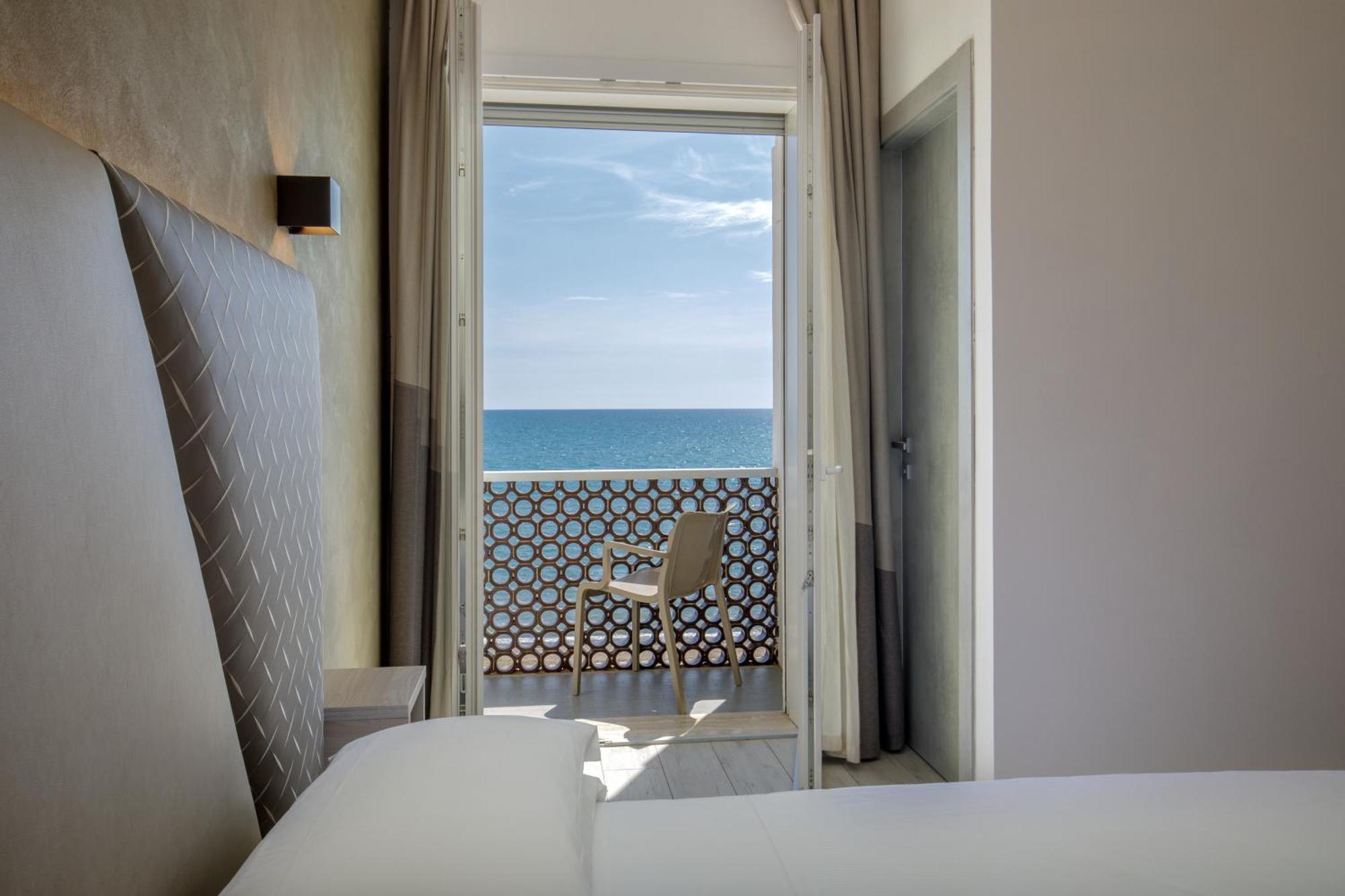 Hotel Tirreno Латина Экстерьер фото
