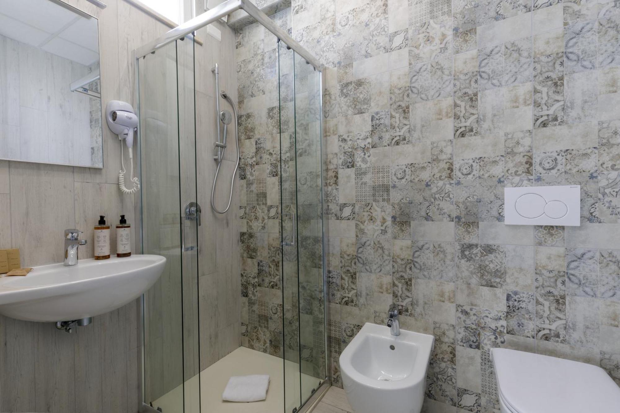 Hotel Tirreno Латина Экстерьер фото