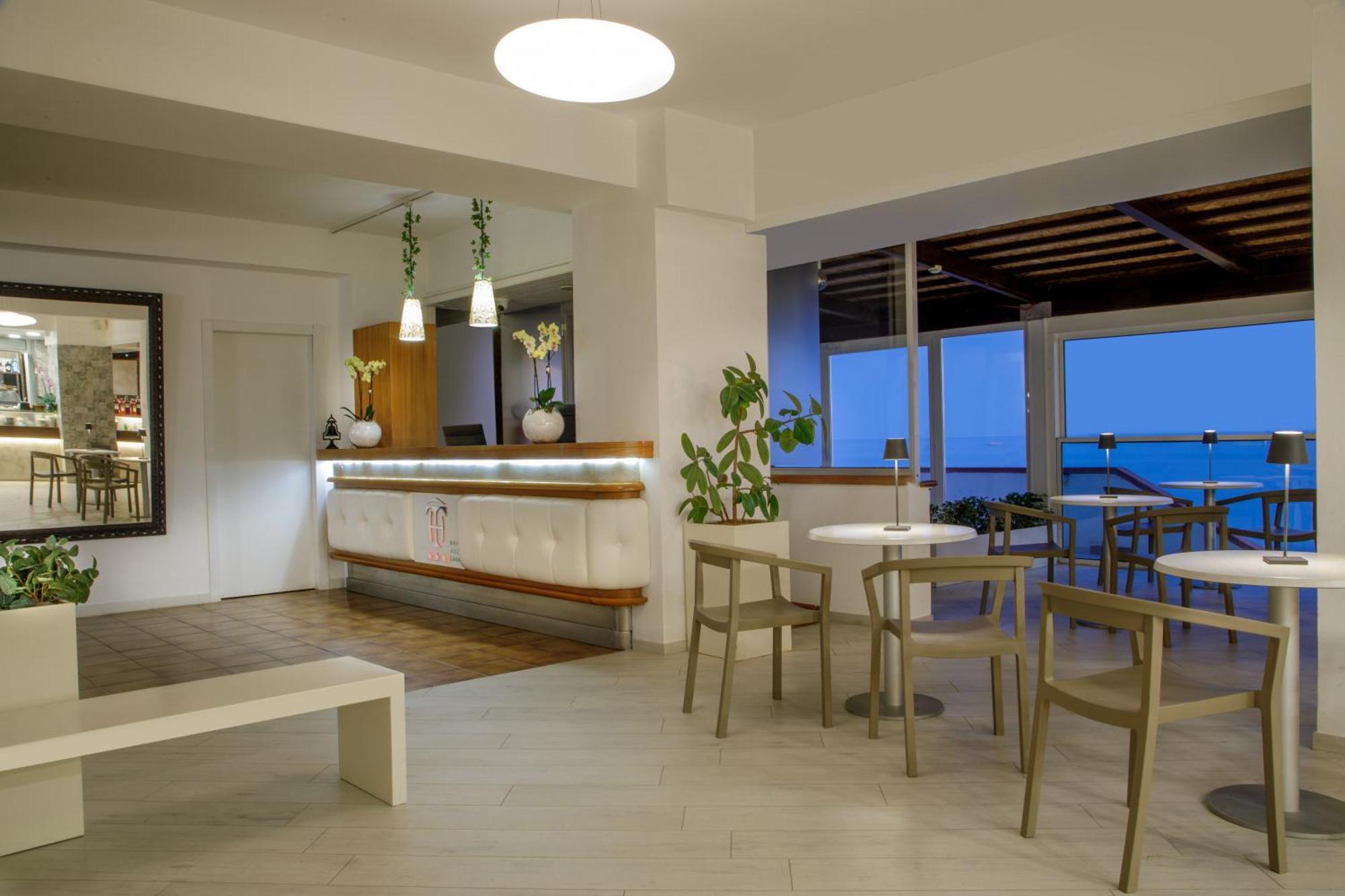 Hotel Tirreno Латина Экстерьер фото