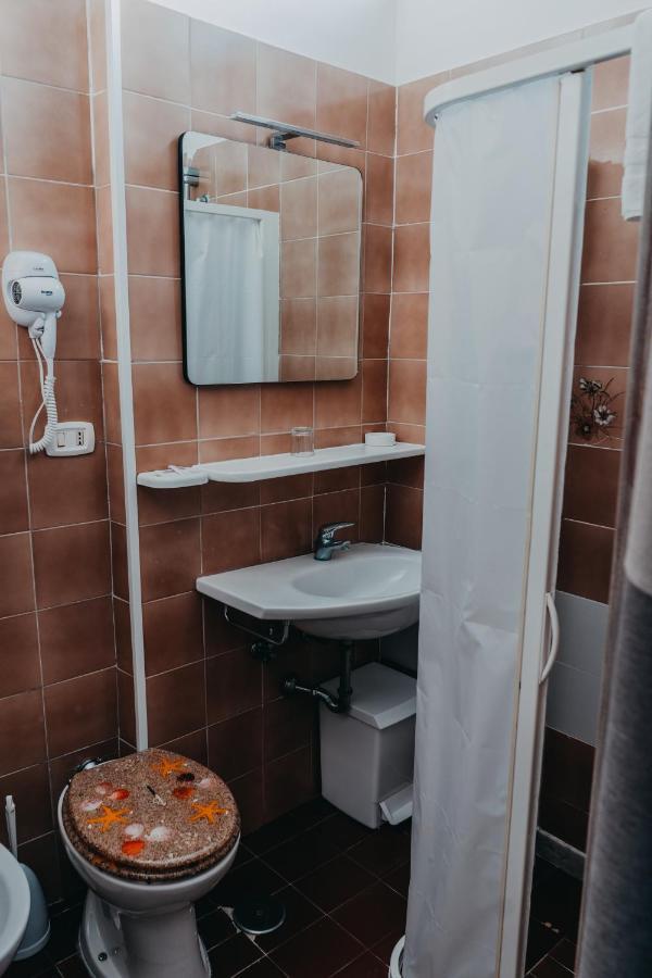 Hotel Tirreno Латина Экстерьер фото